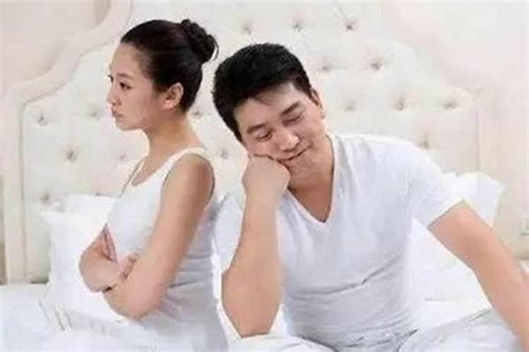 夫妻之间犯小人是什么意思呀