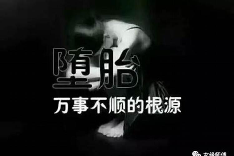 梦见健在的母亲死在自己怀里