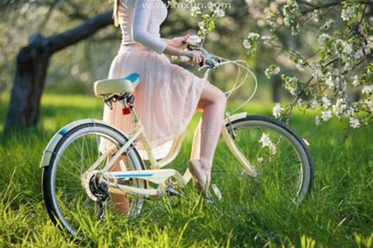 梦见和女朋友骑一辆自行车