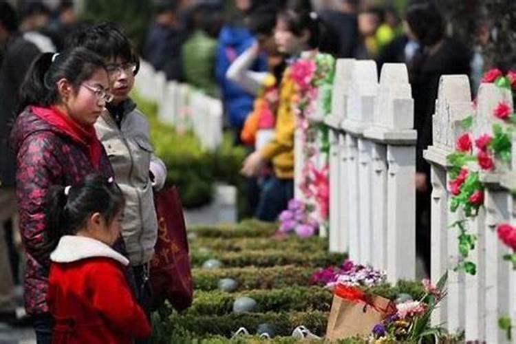 已婚女人梦见坟地好不好呢周公解梦