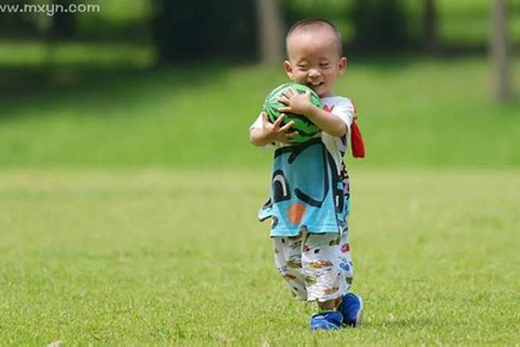 梦见陌生小男孩来家里