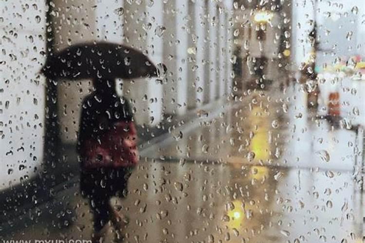 孕妇梦到狂风又下雨