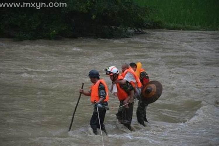 梦见发洪水逃跑什么预兆解梦