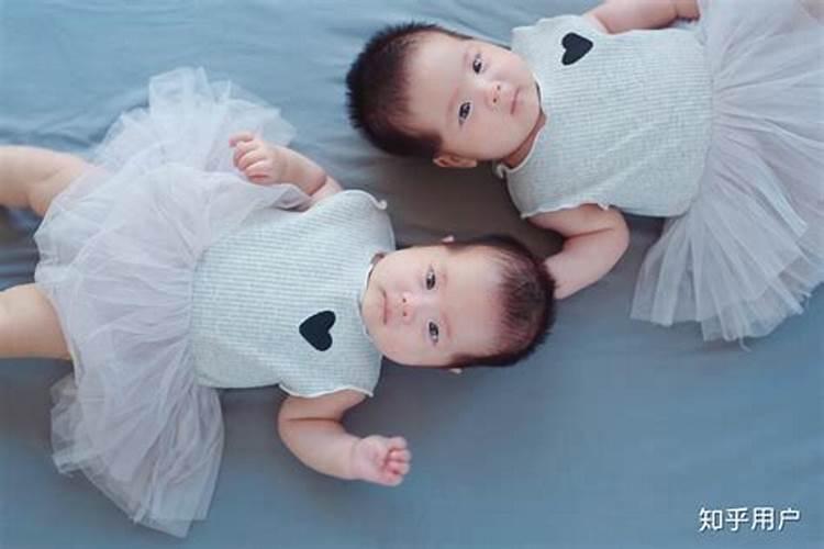 孕妇梦见有双胞胎女儿