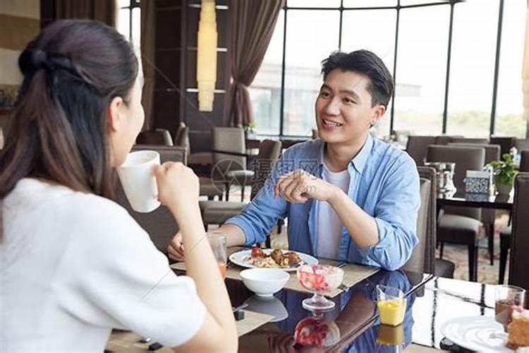 梦见和陌生男生吃饭