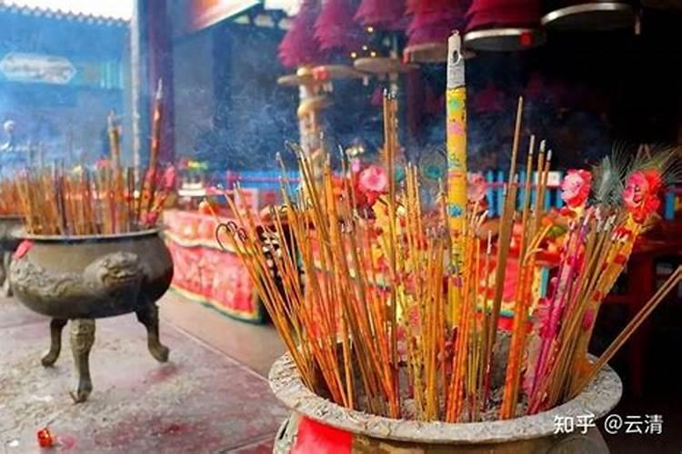 清明节怎么添坟土