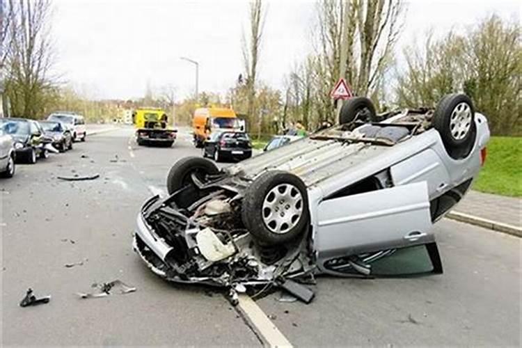 梦见兄弟车祸死人什么预兆