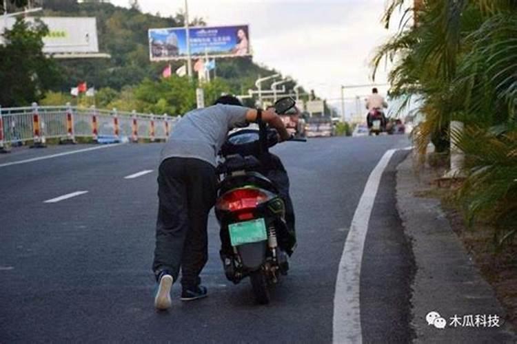 梦见骑车回家电车没电了