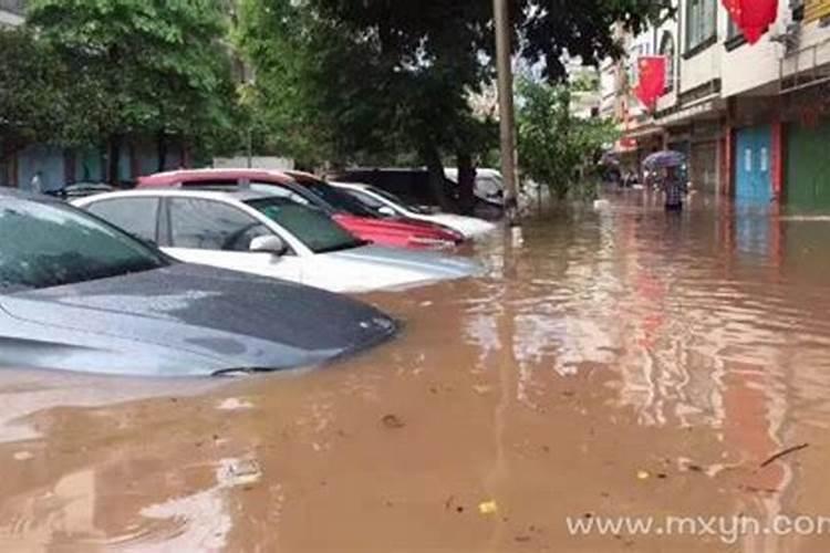 梦到涨水了淹没了道路有什么兆头