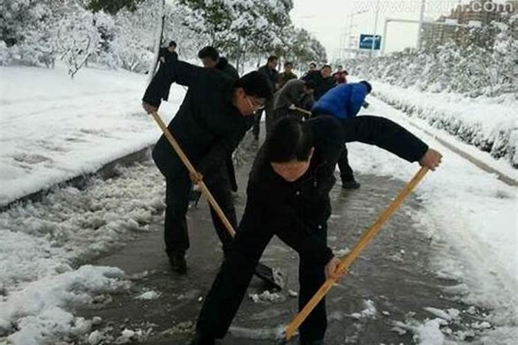 梦见扫院子里的雪是什么意思呀