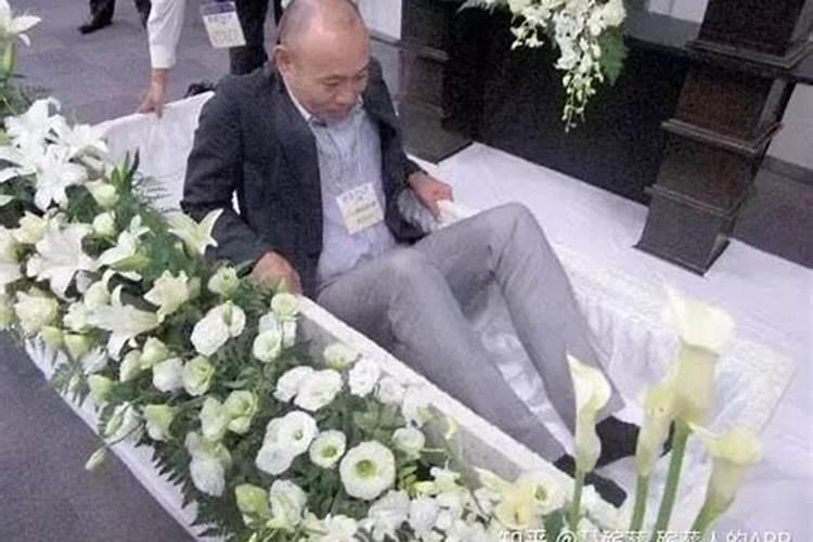 梦见外公死了还办葬礼