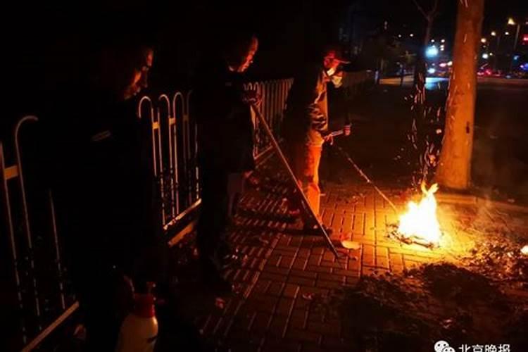 厦门寒衣节街头祭祀活动