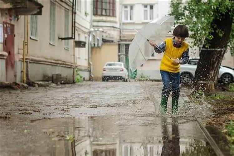 梦到雨后到处都是积水