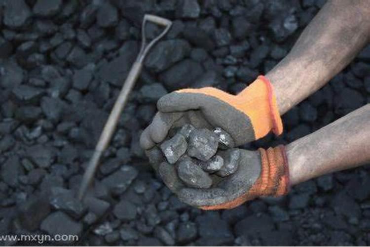 梦见买煤块是什么预兆？梦见铲煤渣
