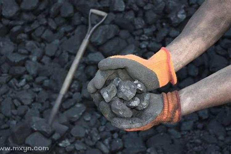 梦见买煤块是什么预兆？梦见铲煤渣