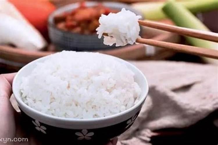 梦见吃米饭预示什么