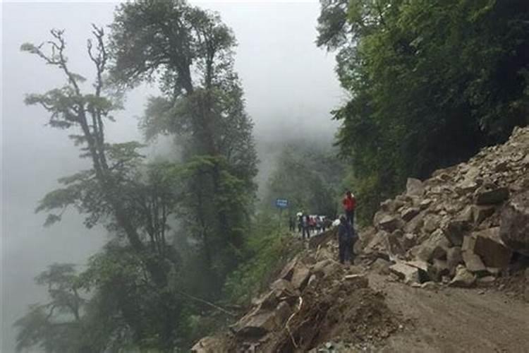 梦到大山滑坡