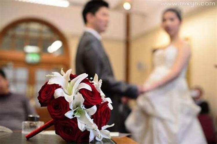 梦见别人结婚我去参加婚礼吃饭