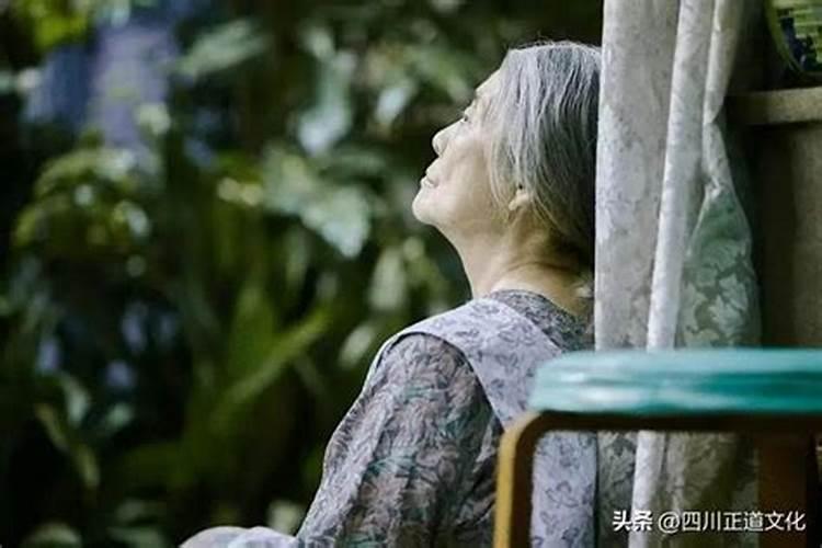 梦见给死去的妈妈烧东西