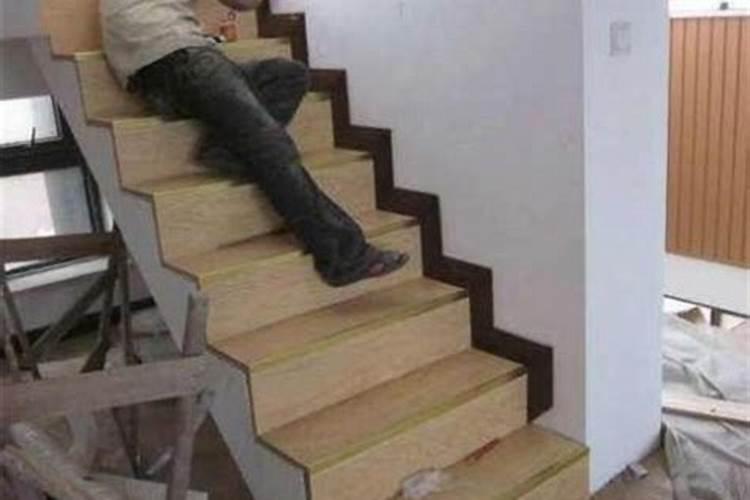 铺楼梯木地板的工序