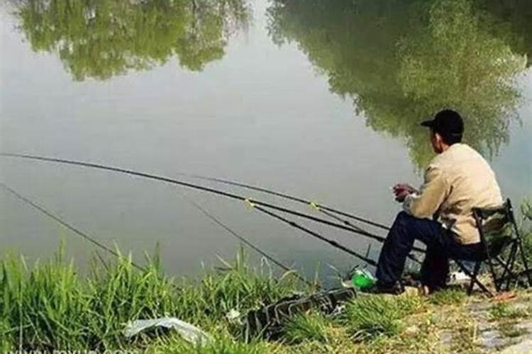 梦到河边钓鱼是什么意思
