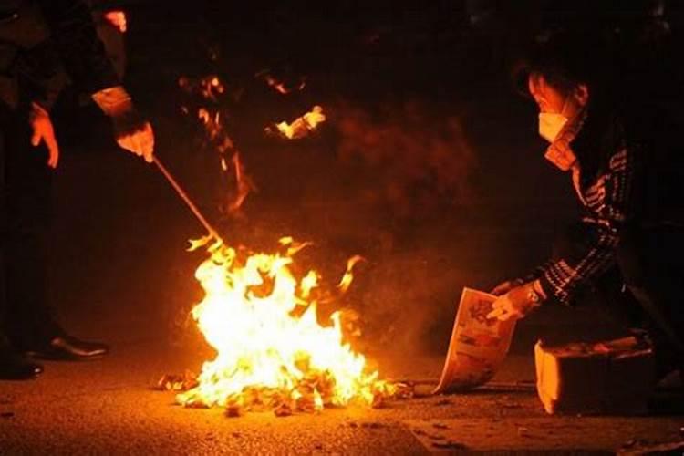 冬至过节烧纸祭奠