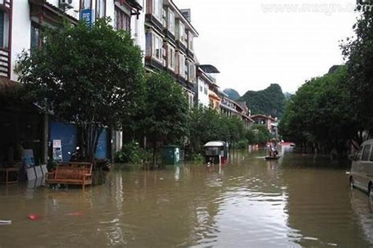 梦见洪水淹没道路还梦见寺庙