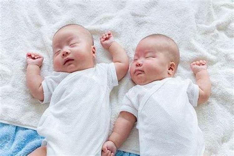 女人梦见其他女人怀孕双胞胎儿子