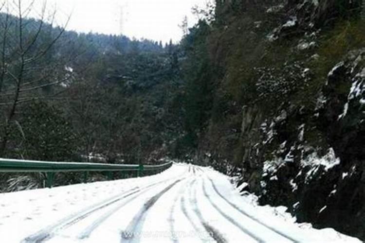 梦见满路雪是什么意思