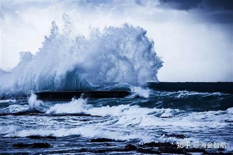 梦见海上起大风大浪