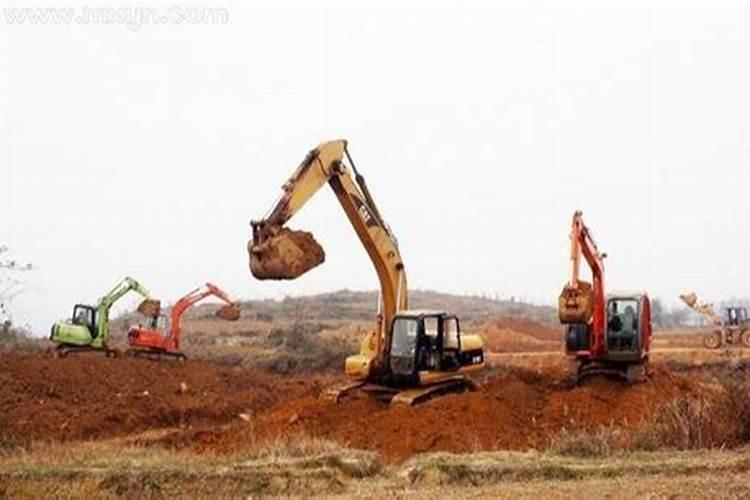 梦见和死人一起挖土