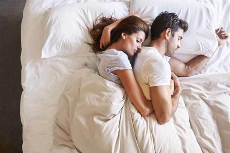 梦见老公和别的女人躺在自己的床上