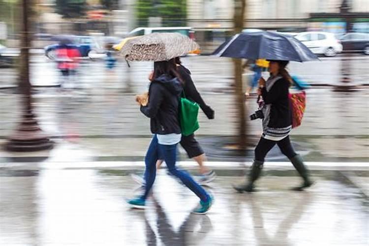 人走的时候下雨是怎么回事