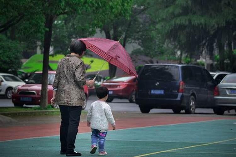 梦见死去的老人帮忙带孩子