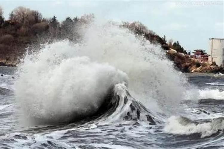 梦见海水涨潮波涛汹涌