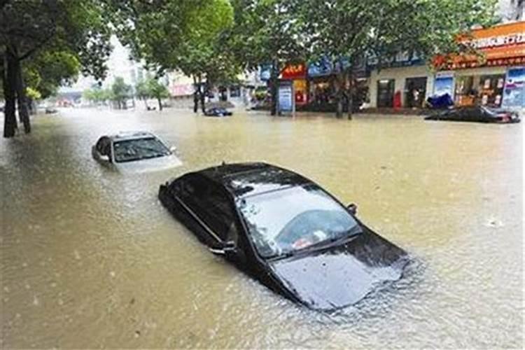 梦见涨大水把道路淹了