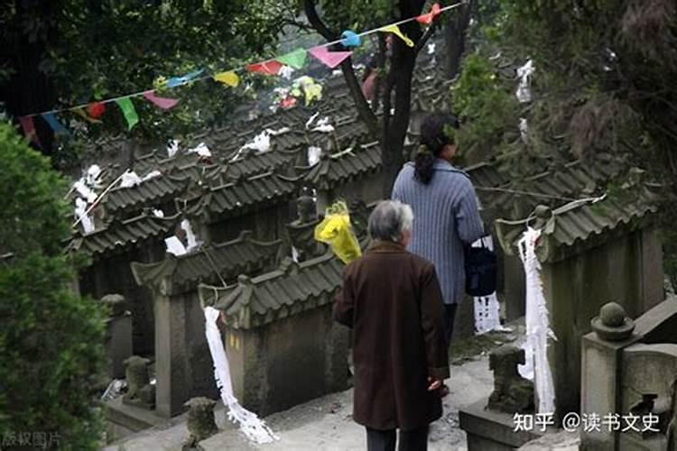 已婚女人梦见别人上坟哭