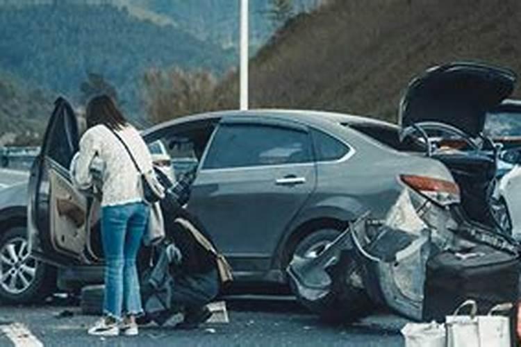 梦见表哥车祸死亡